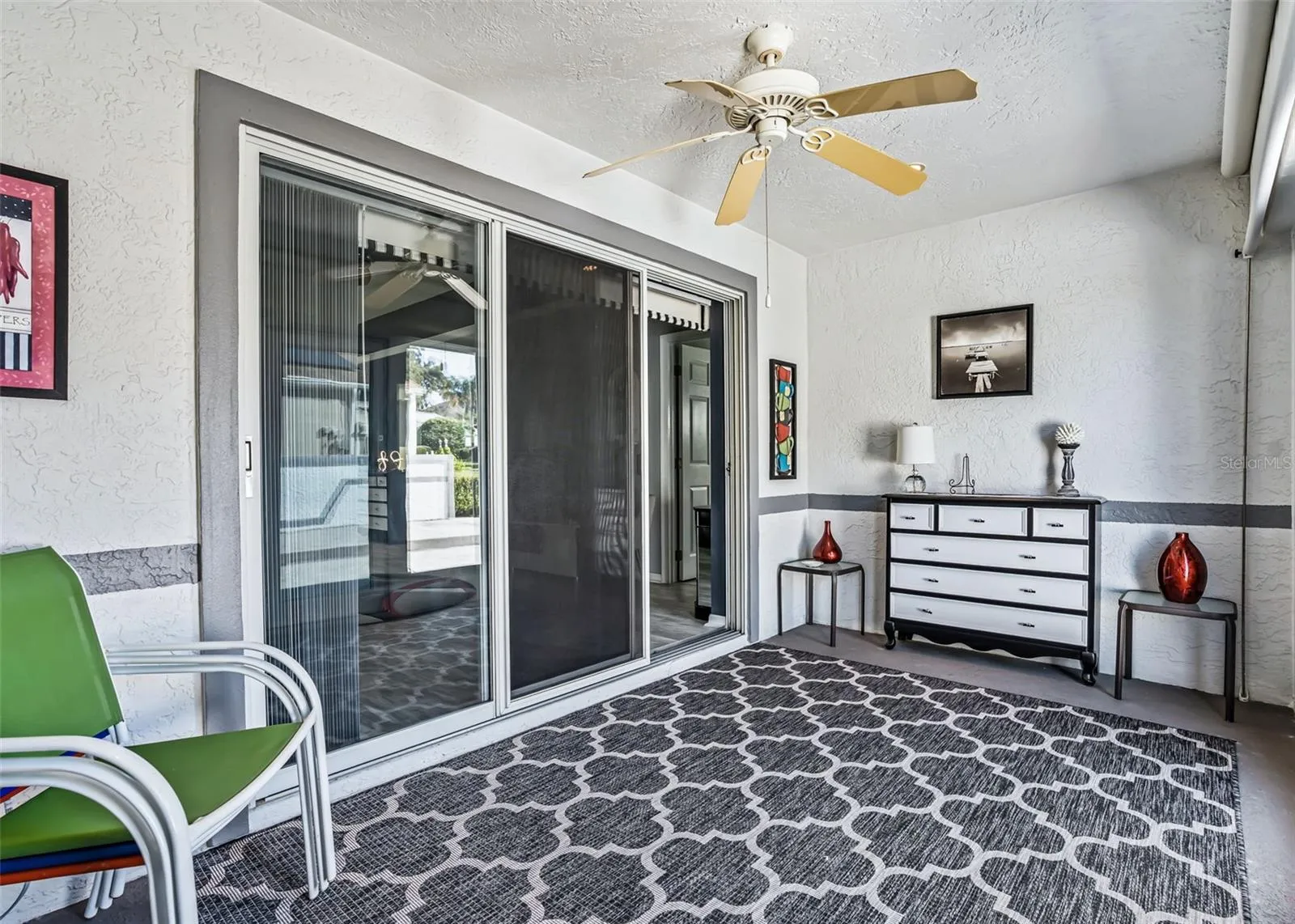Fl. room will have a new ceiling fan this week. new one will be Black,