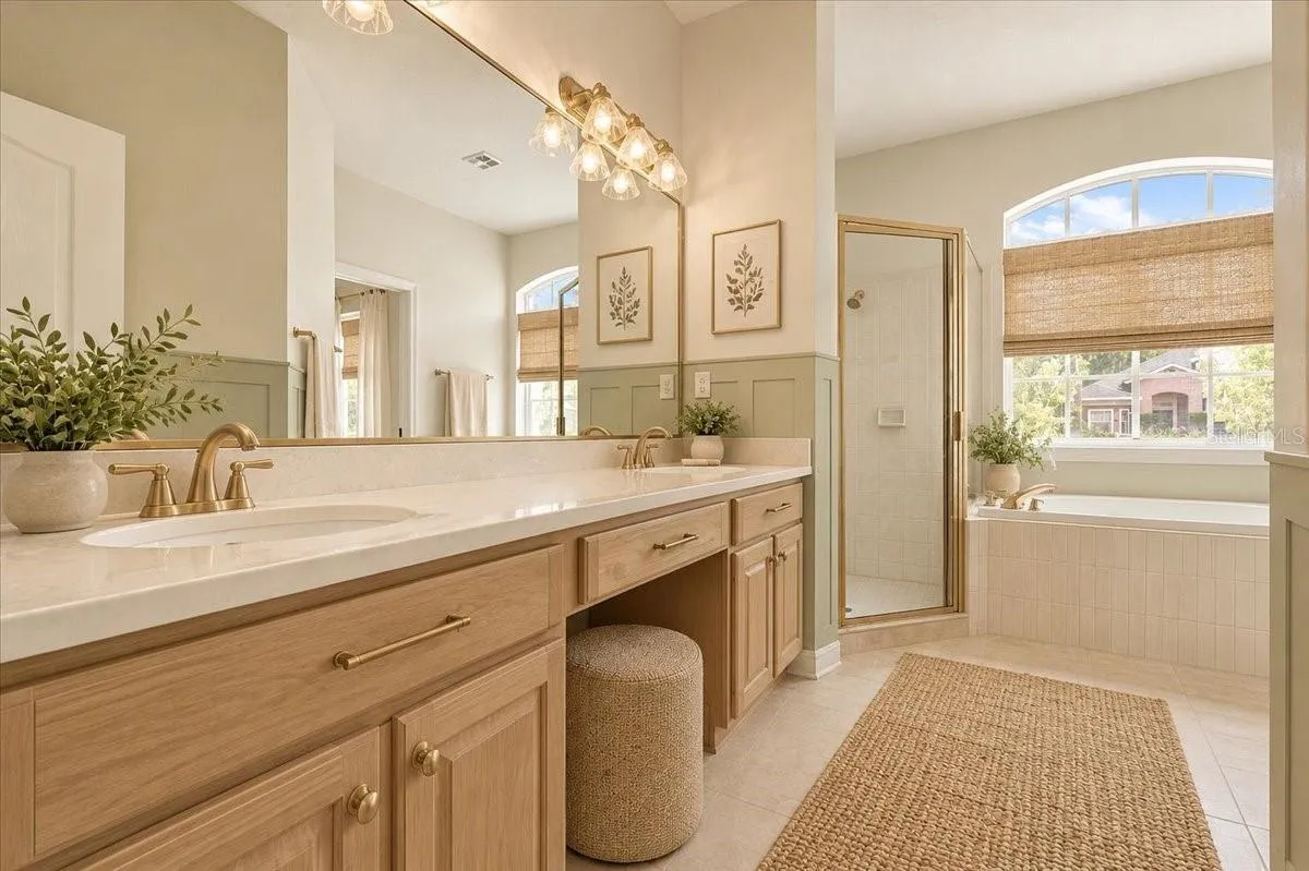 VIRTUALLY RENOVATED PRIMARY ENSUITE BATH