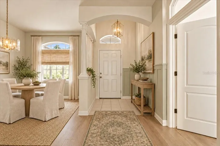 VIRTUALLY RENOVATED FOYER/DINING