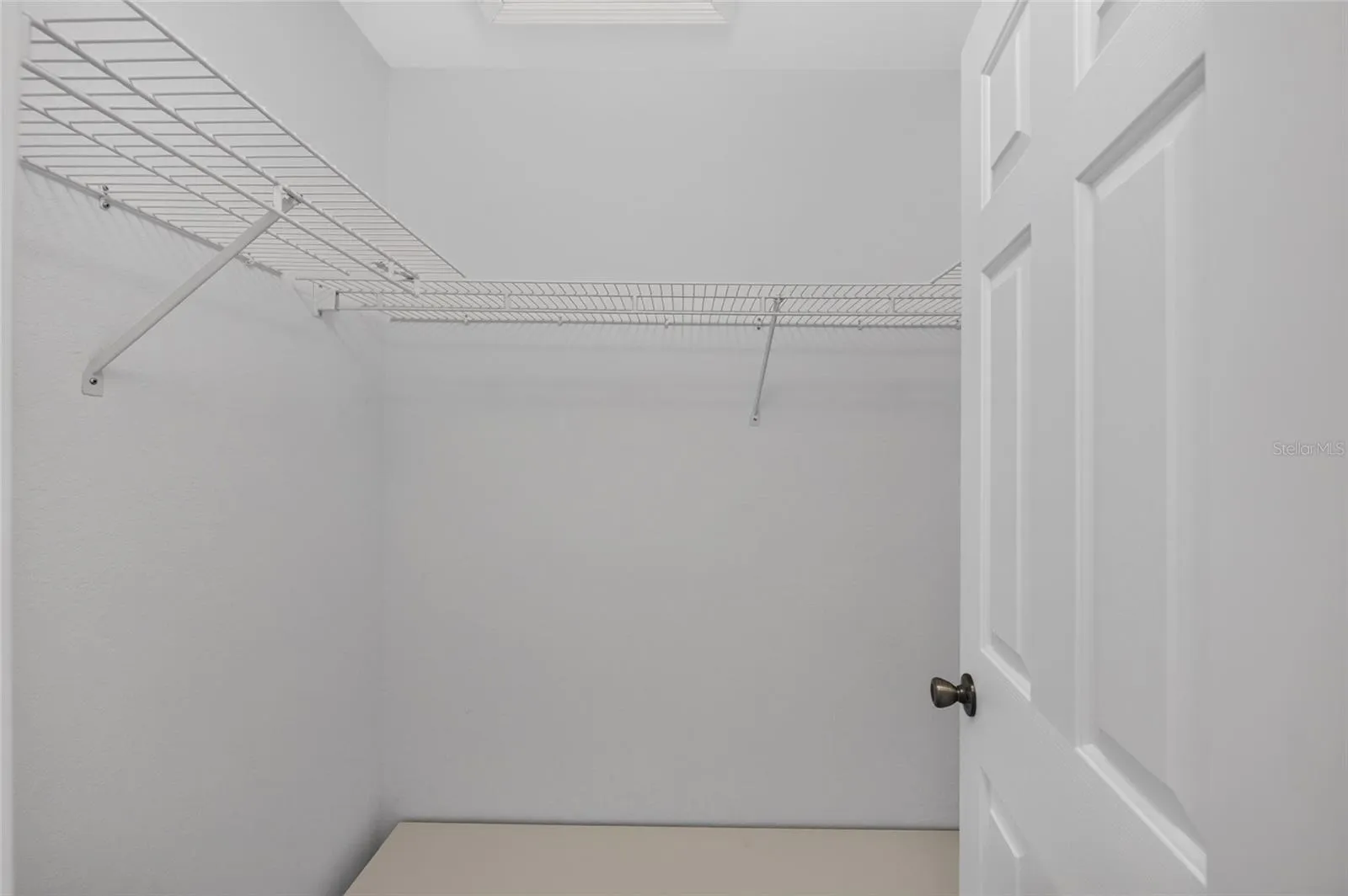 WALK IN CLOSET