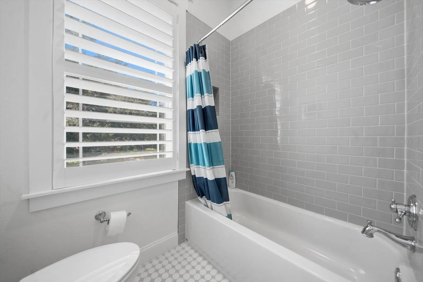separate tub in jack-in-jill