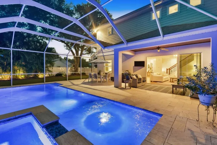 screened in saltwater pool &amp; spa