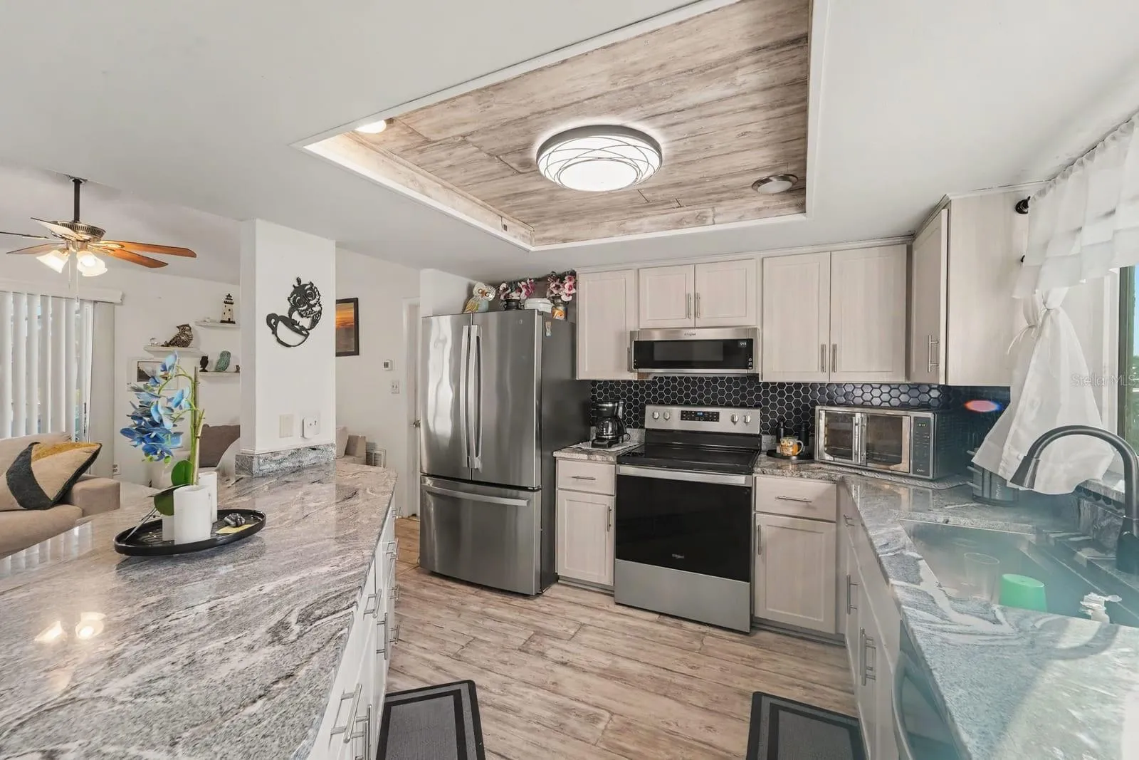 Chef's Kitchen: Stainless Steel Appliances, Granite Counters & Hexagon Backsplash