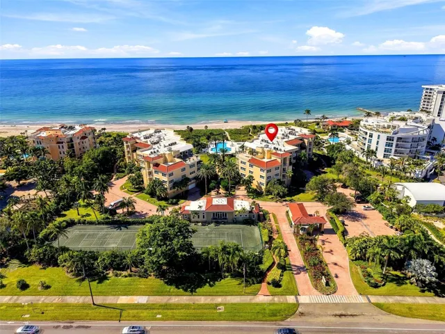 Villa di Lancia is an exclusive community of 38 residences ideally situated near World class golf, marinas, restaurants and shopping.