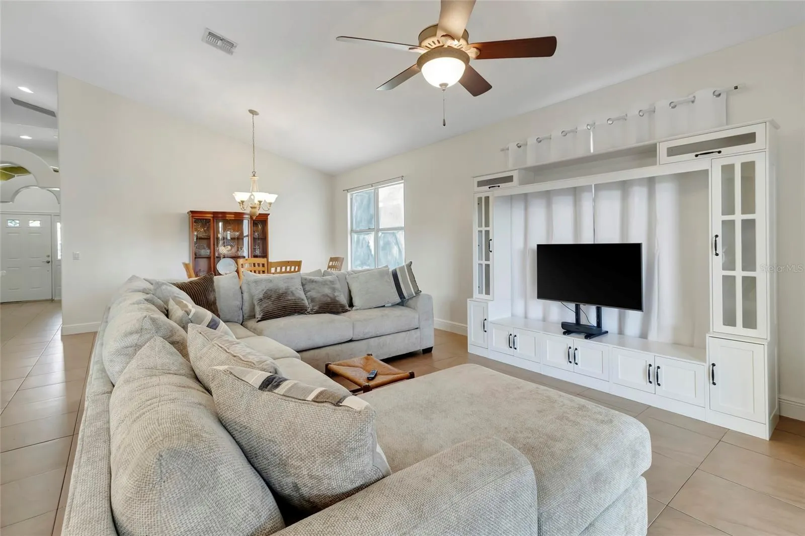 Spacious living room