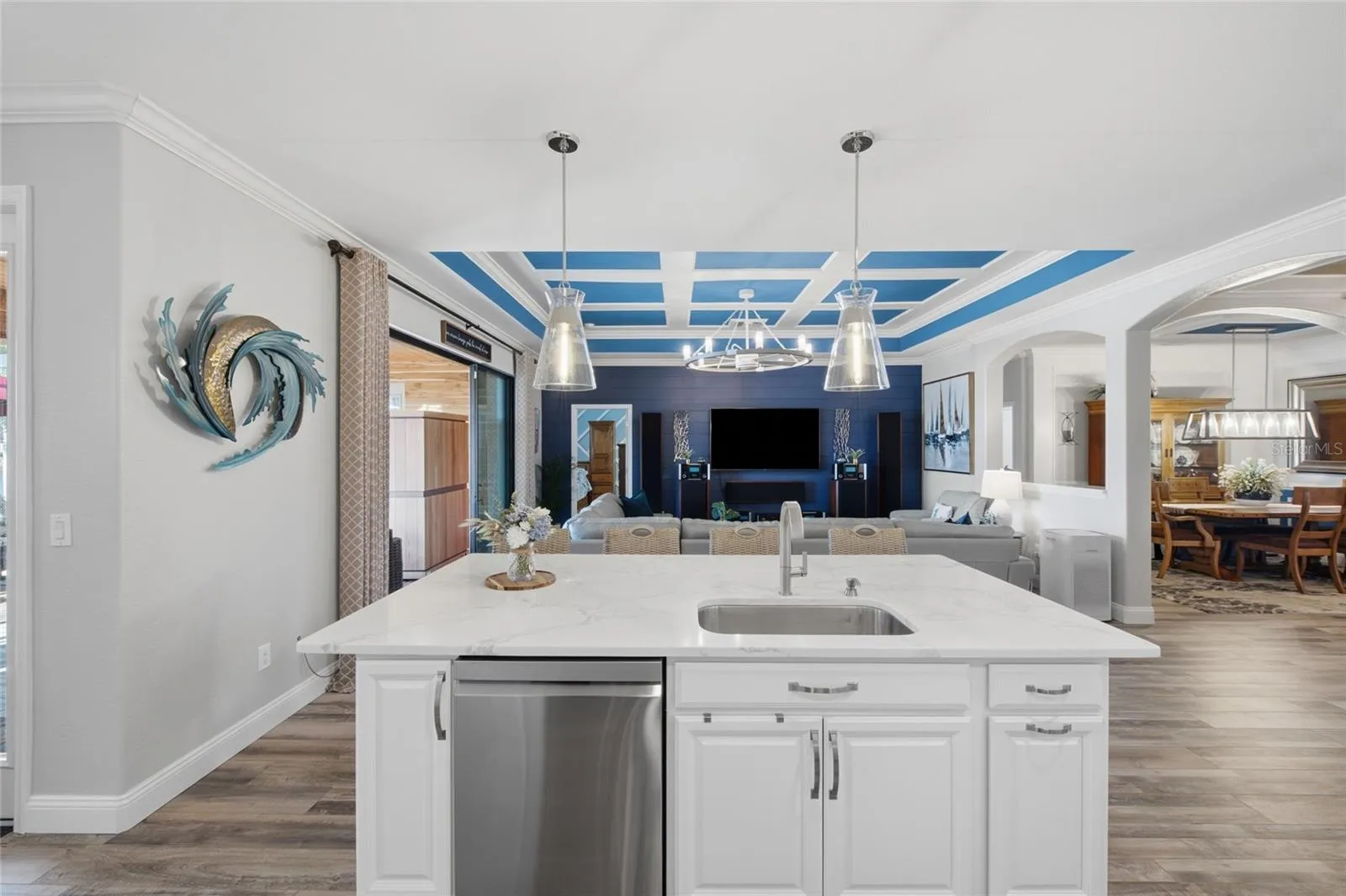 Kitchen with Breakfast Bar