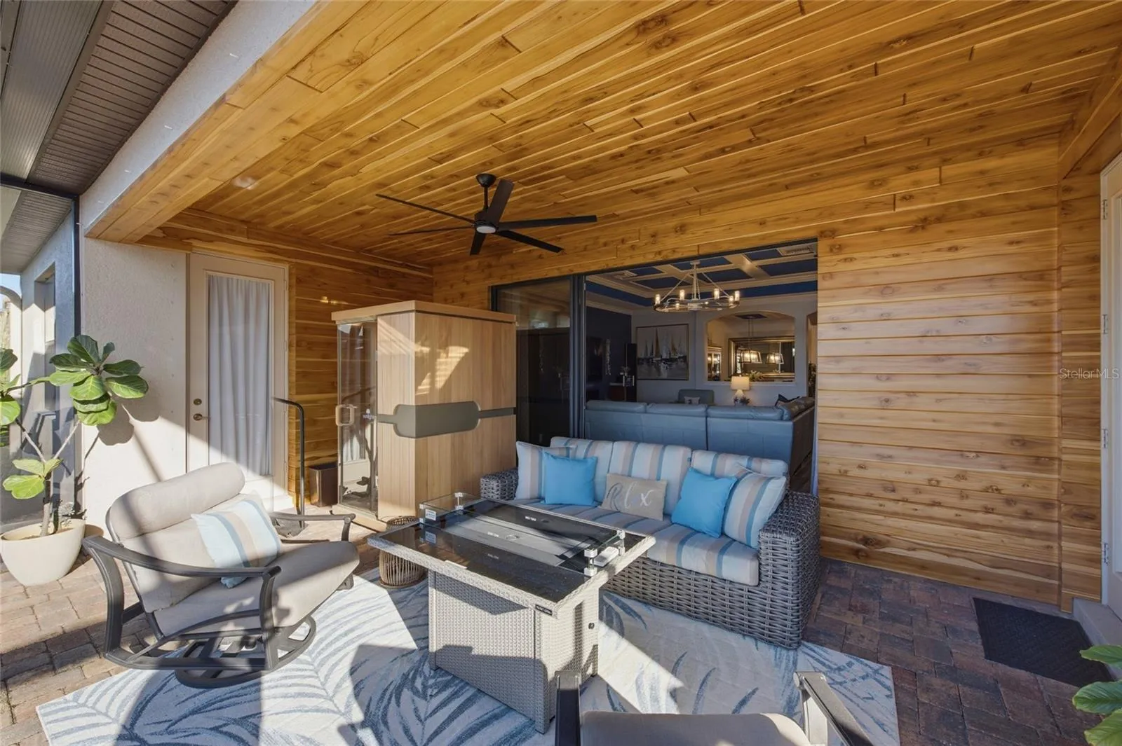 Lanai with Teak Wood Awning