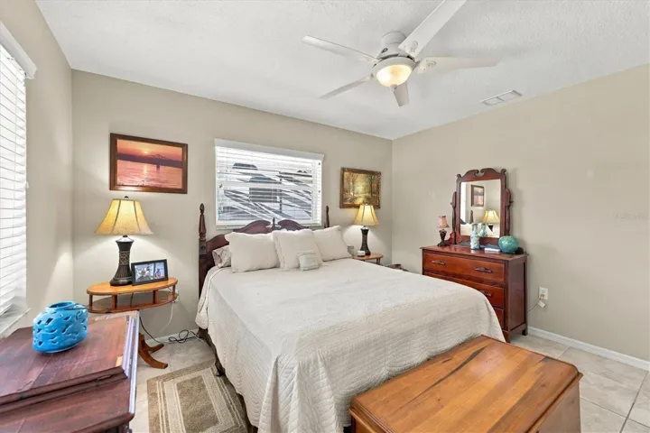 2nd bedroom, view 2.