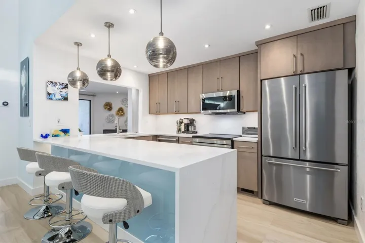 Stunning chefs kitchen with high end applicances