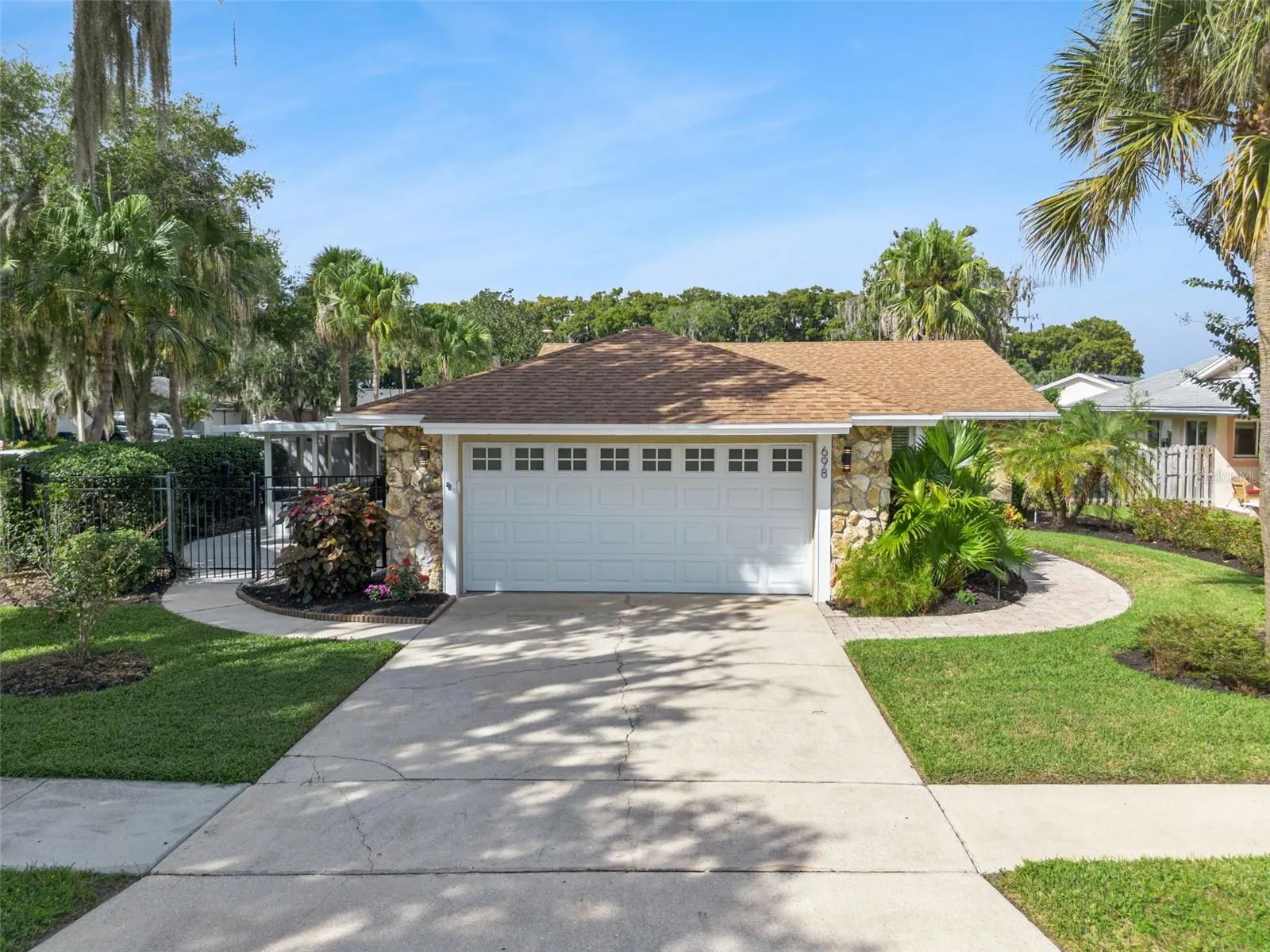 Welcome Home to 698 Sausalito Blvd.