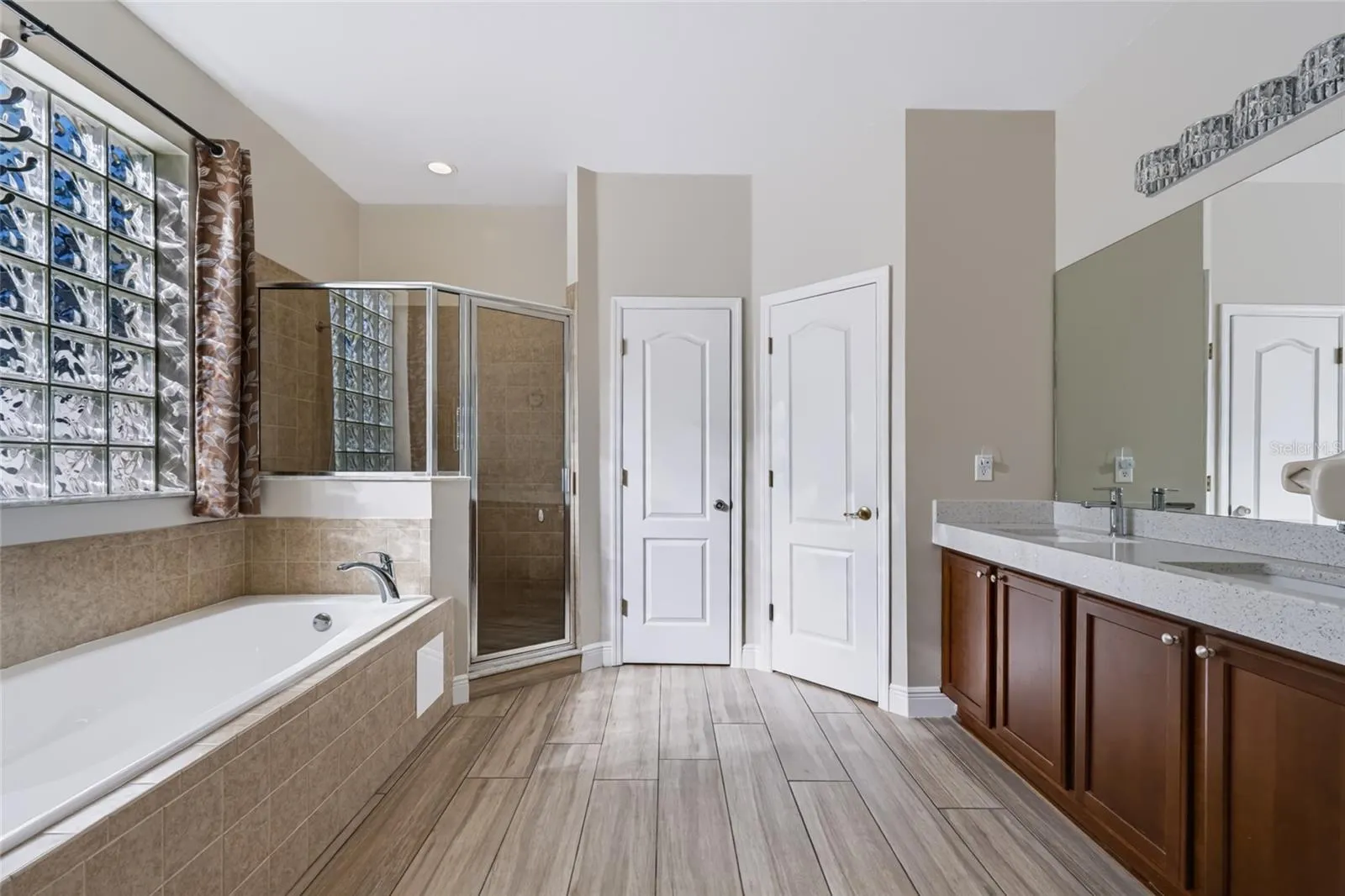 Separate Shower &amp; Soaking tub