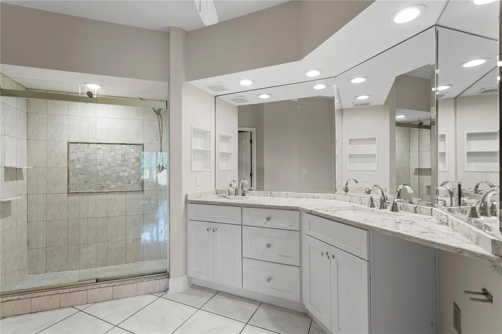 En Suite Bath