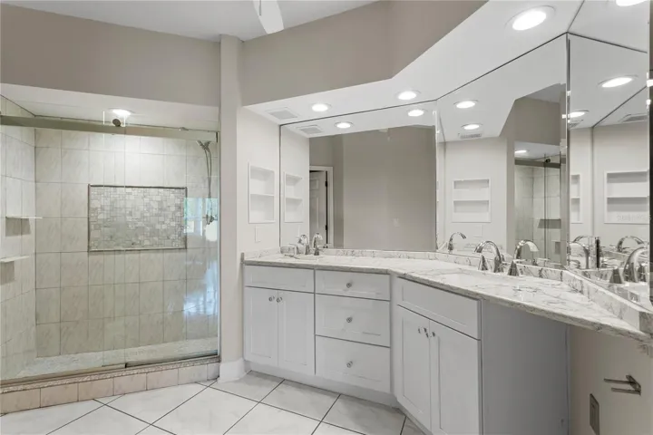 En Suite Bath