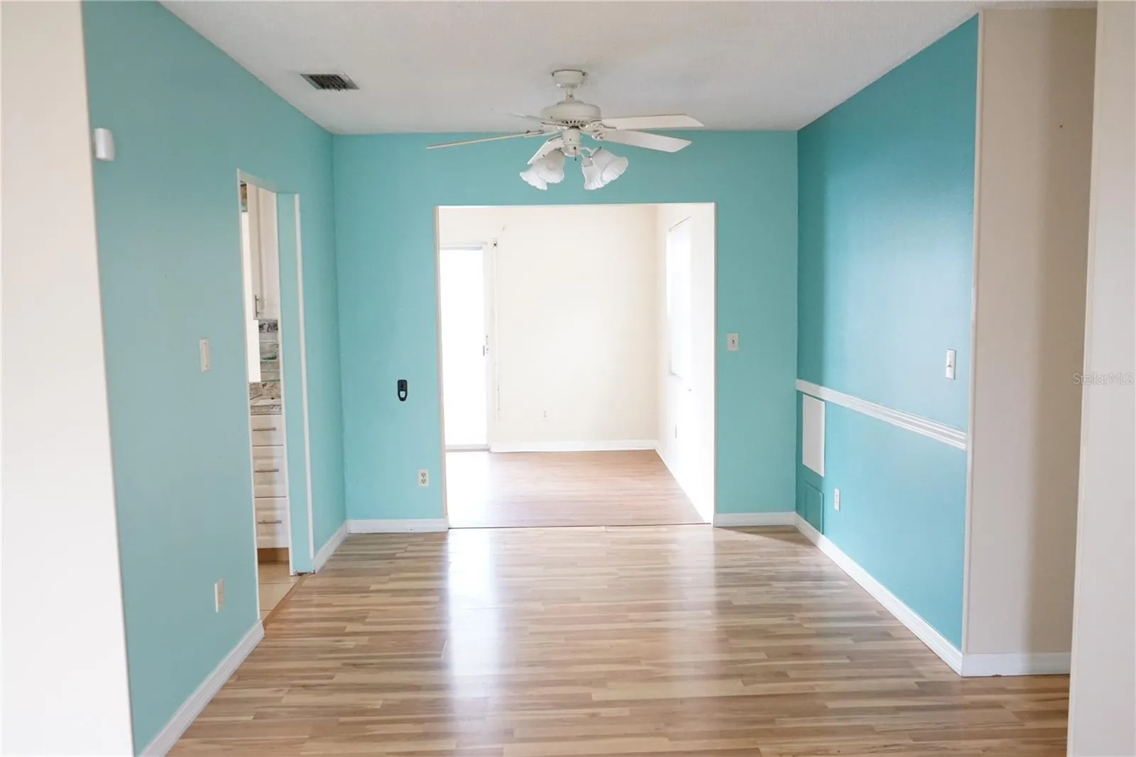 dining room to family roomnd doorway to