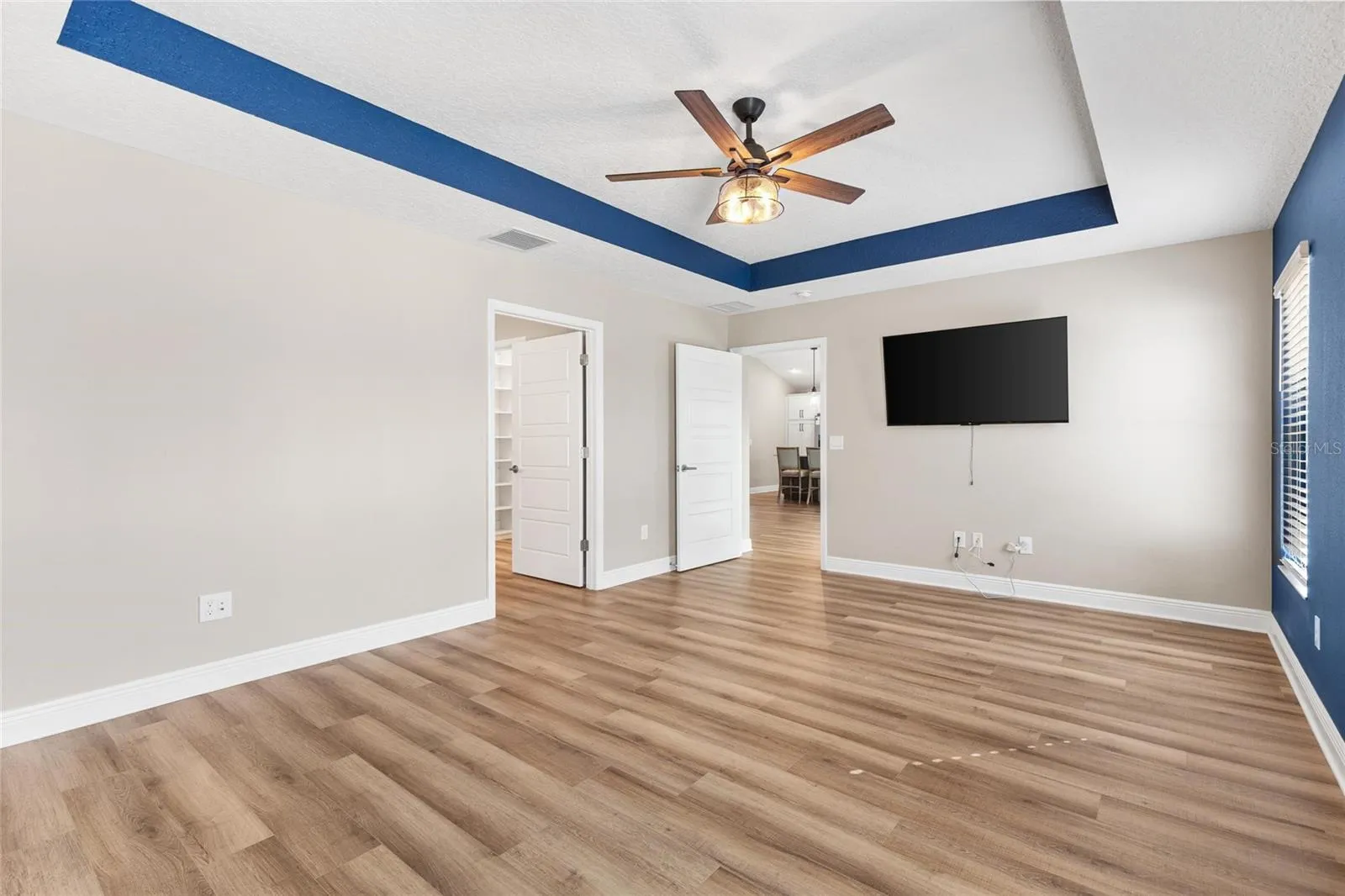 Primary bedroom w/tv