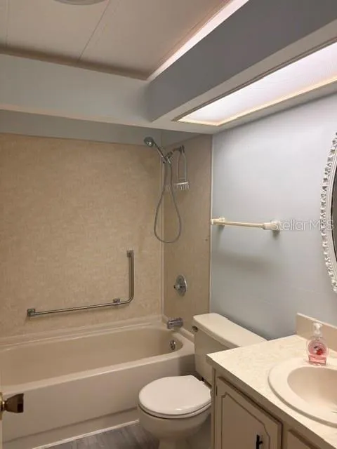Guest Full Bath with Tub