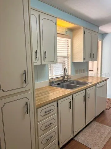 Kitchen Side 1