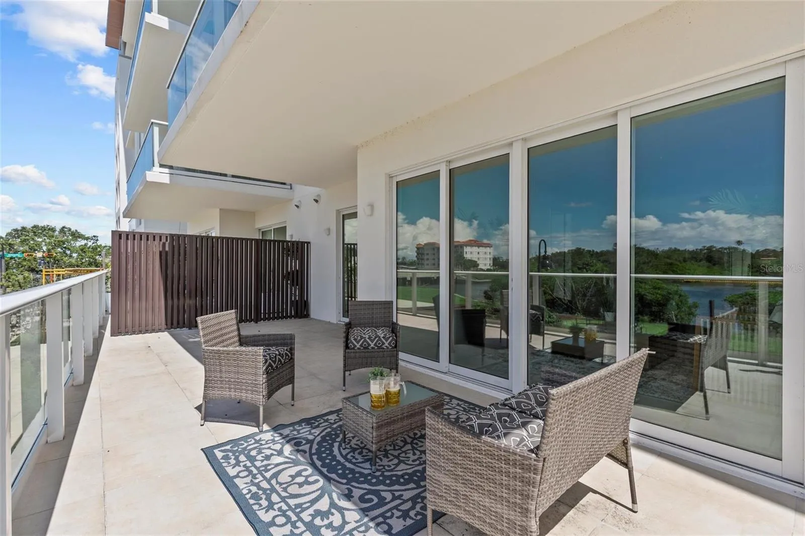 balcony
