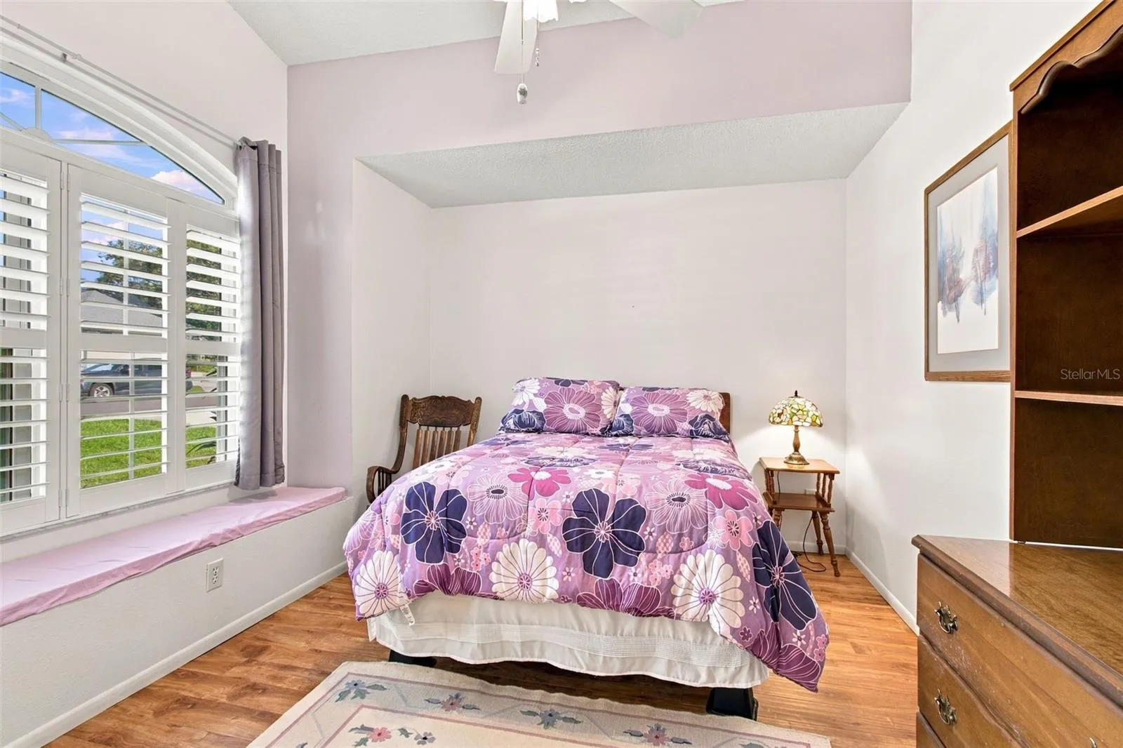 Guest Bedroom with window seat - spacious