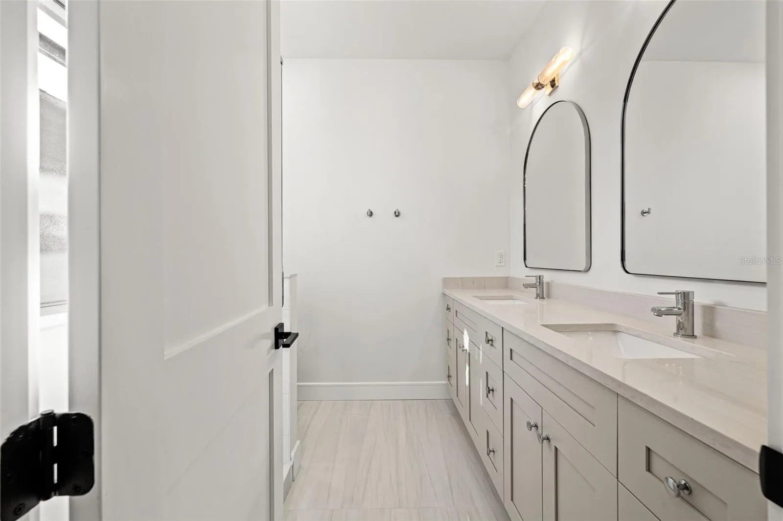 Primary en-suite bathroom