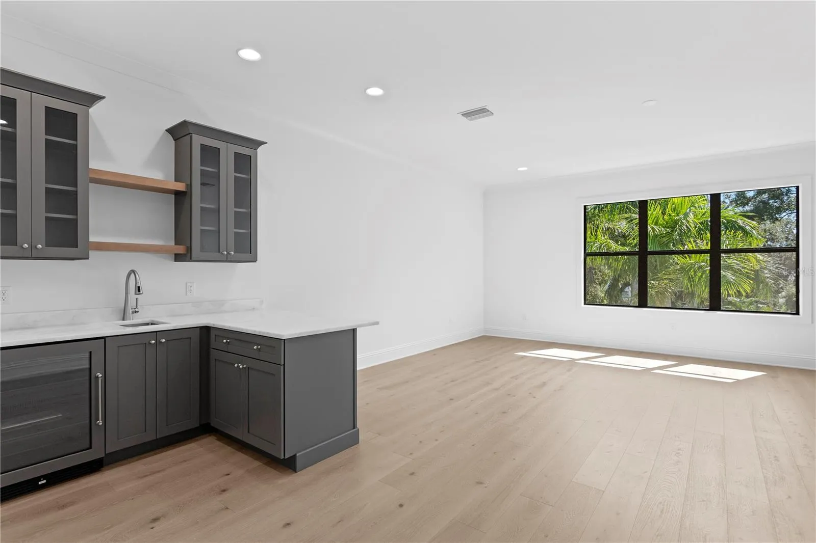 Bonus room with wet bar