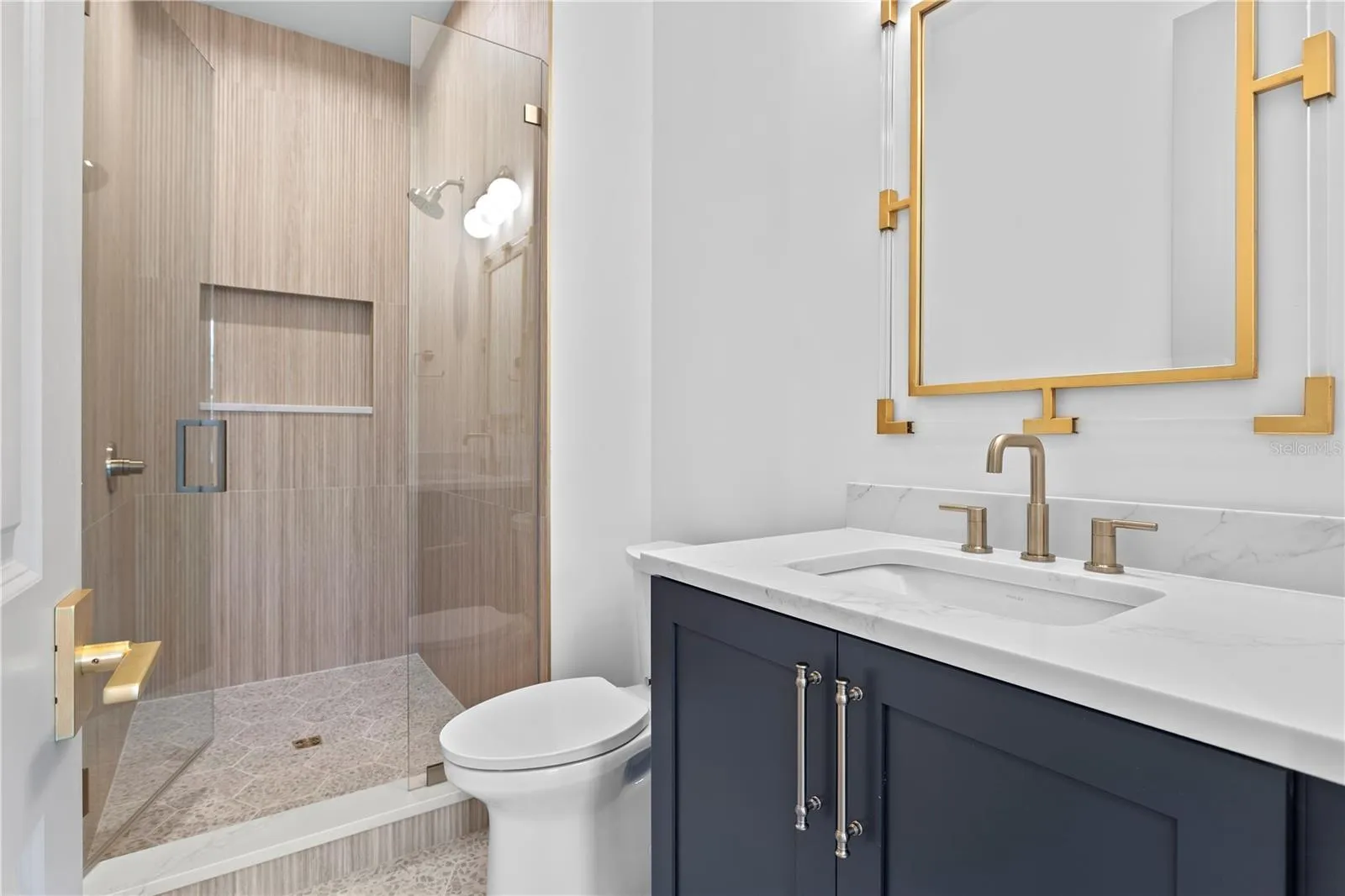 Bedroom #3 en suite bath