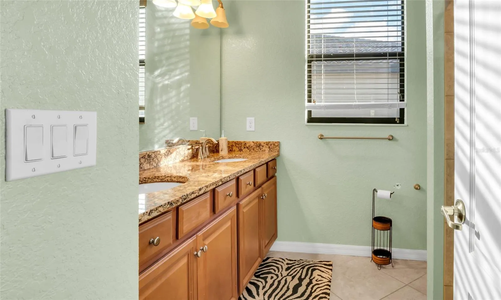 SECOND MASTER BATH-