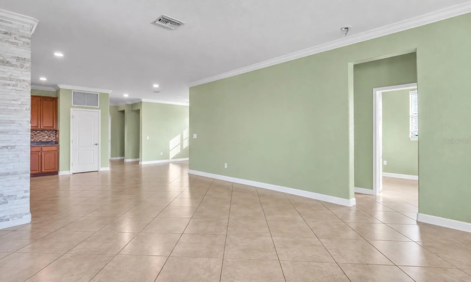 OPEN CONCEPT!