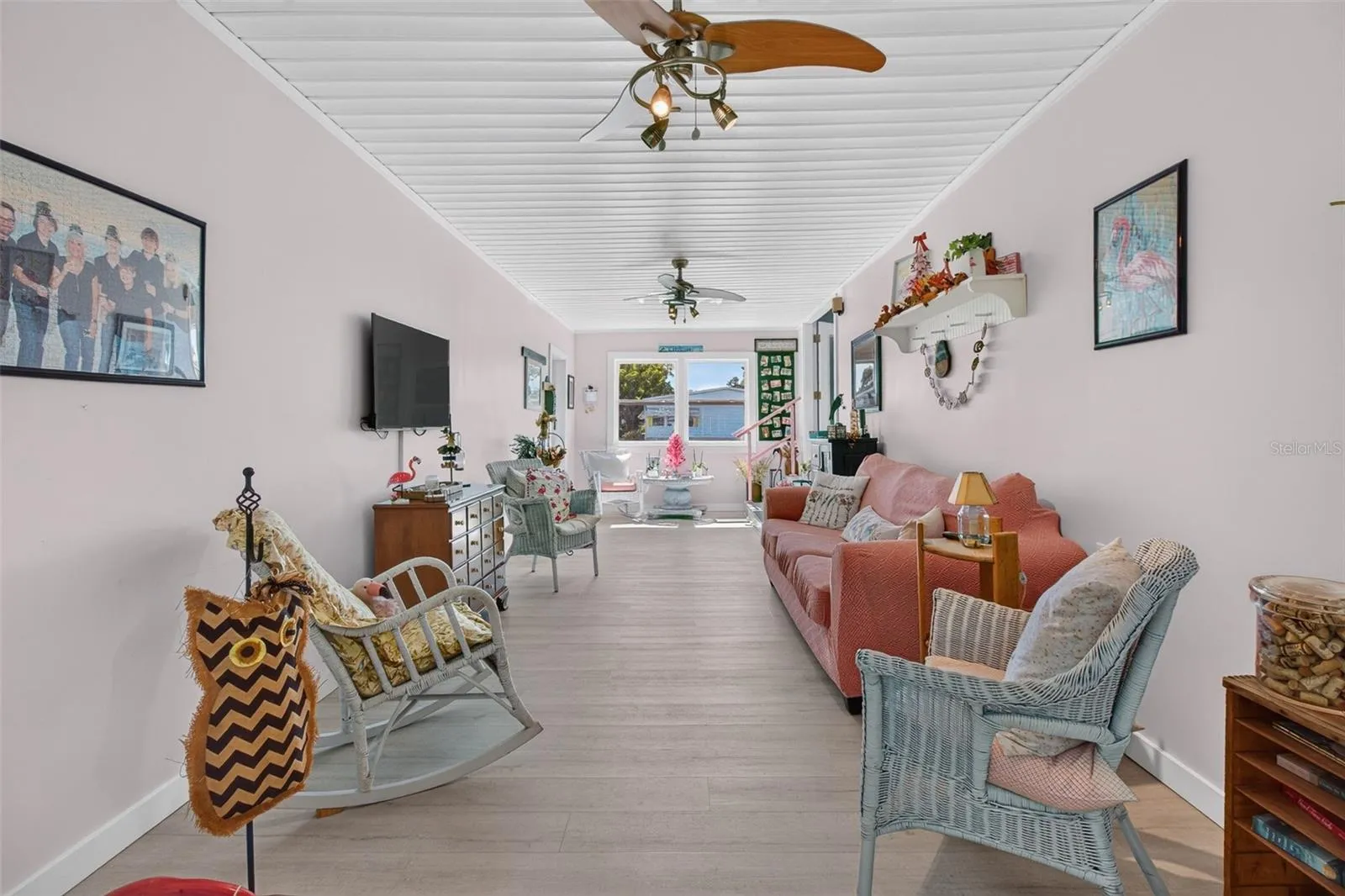 Enter in the bonus living space ground level.