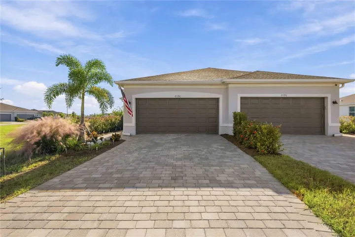 Pavered driveway and lanai