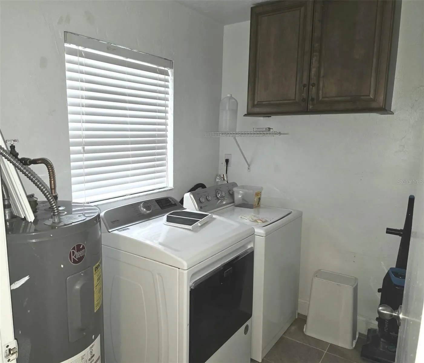 LAUNDRY-ROOM