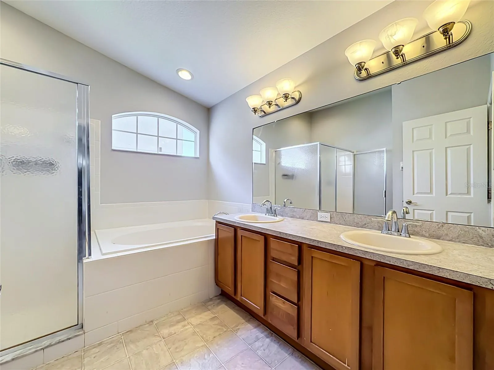 Primary Bedroom - En Suite Bathroom