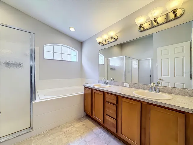 Primary Bedroom - En Suite Bathroom