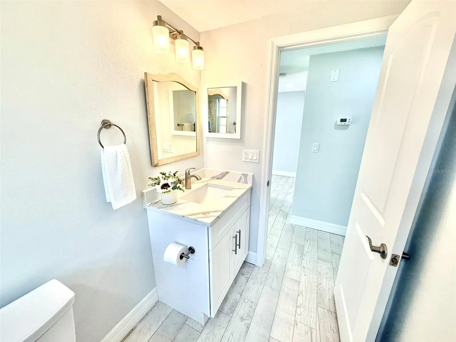 Full Bath in the Hallway