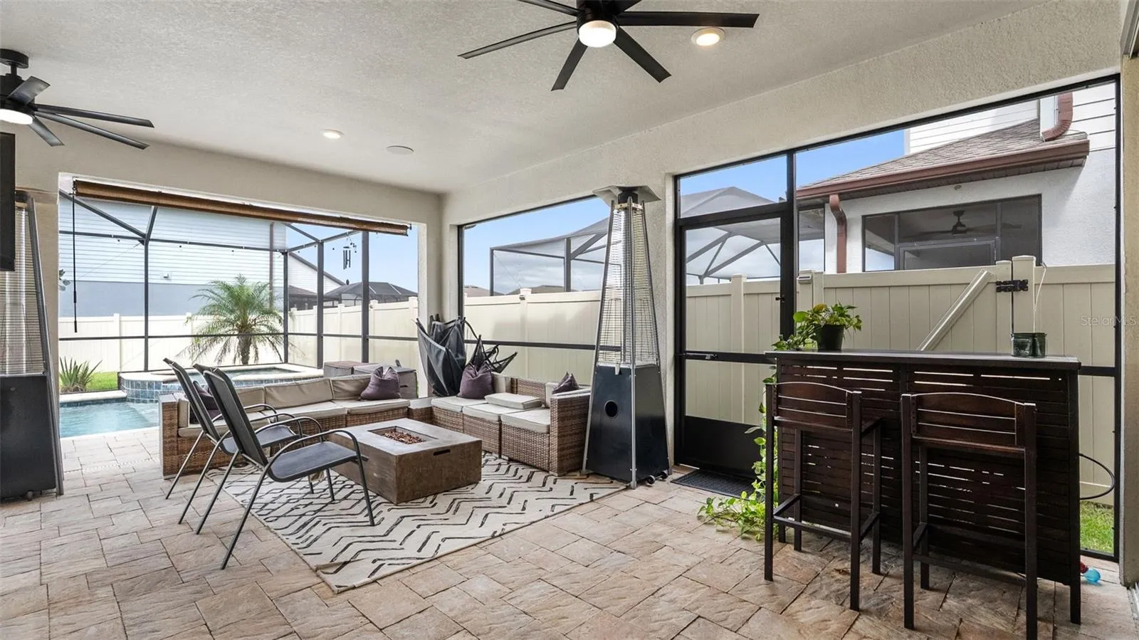 Lanai: Covered Seating Area