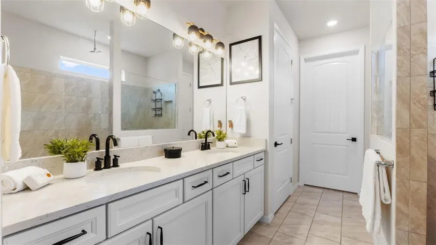 Primary En-Suite