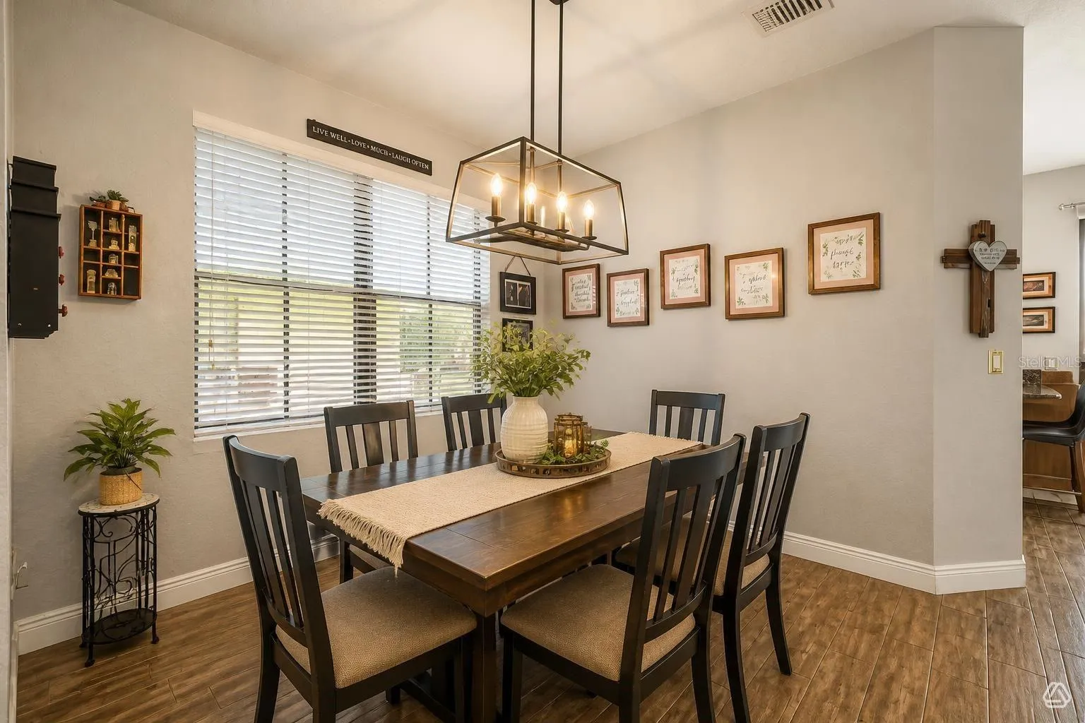 Can be converted to diningroom