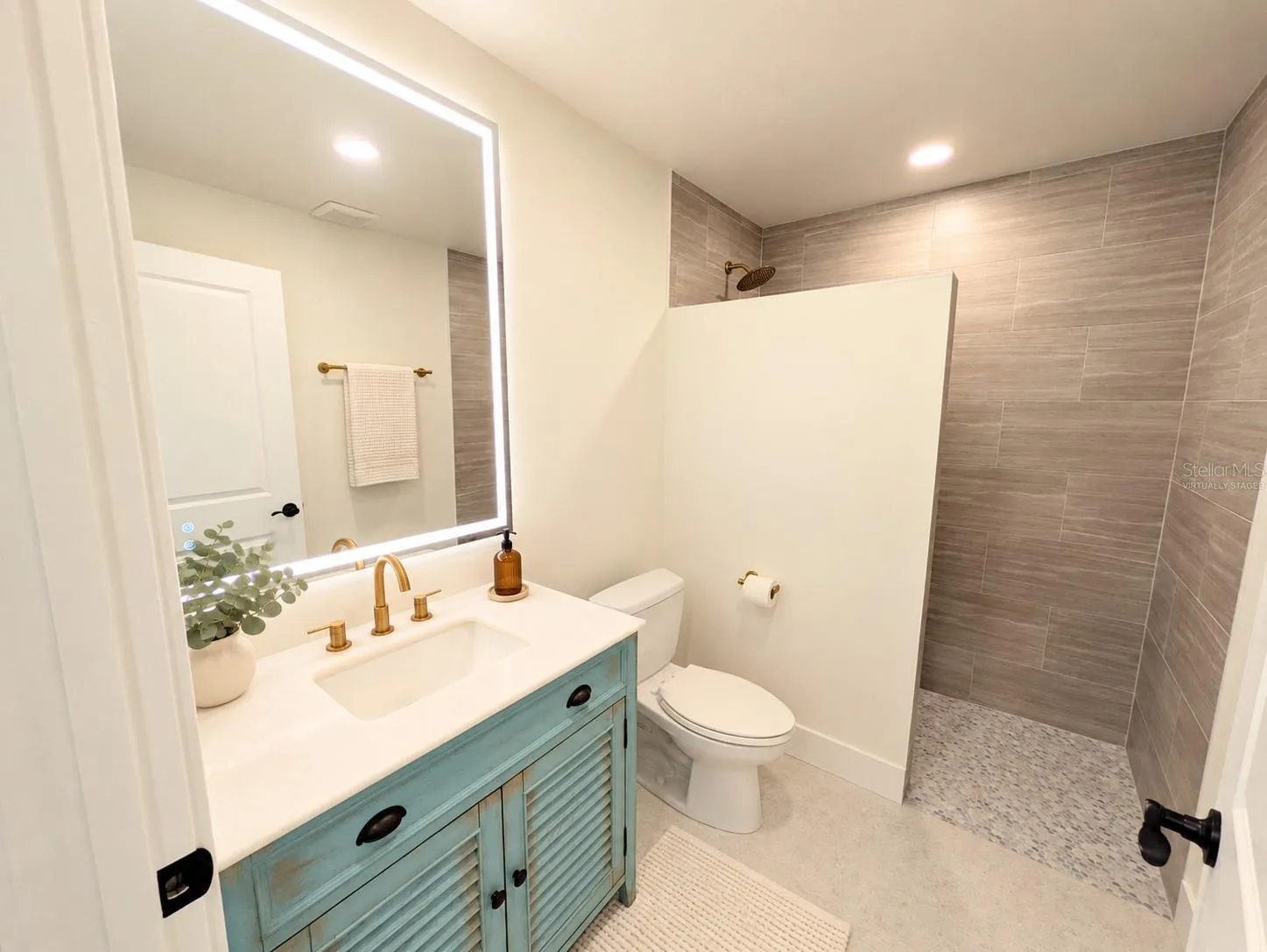 Bathroom 2 Virtually staged
