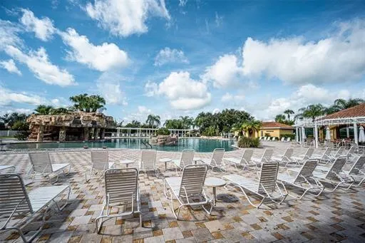 plenty of lounge chairs. Jacuzzi for 6 Check out tennis and pickle ball courts!