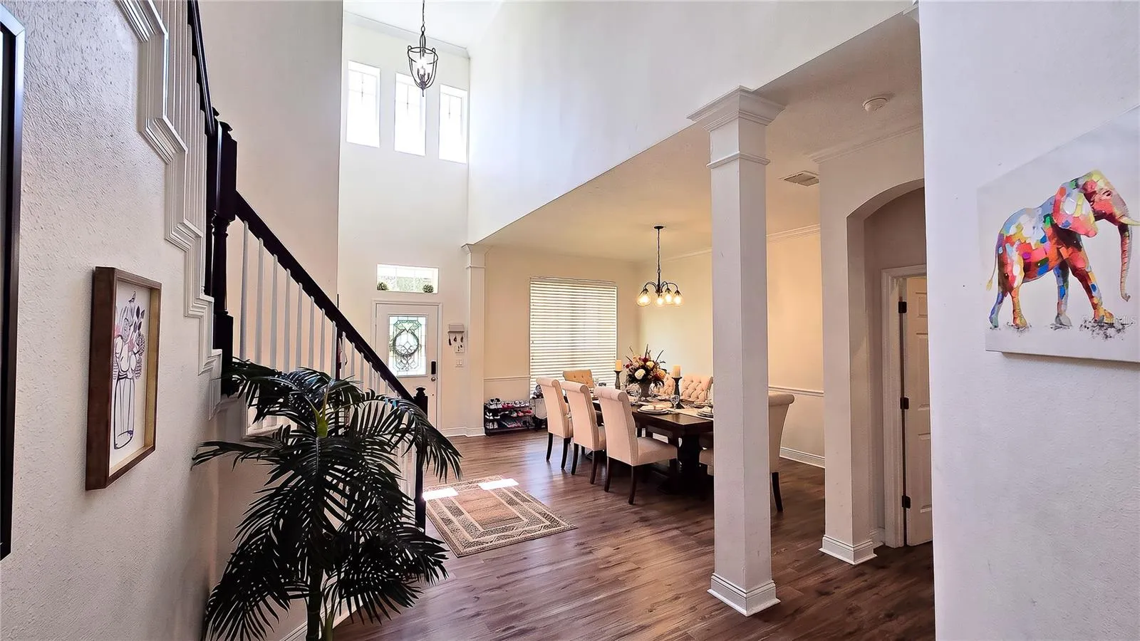 Virtual staged dinning room