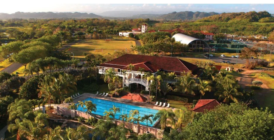 Community Pools, Fitness Center &amp; Clubhouse