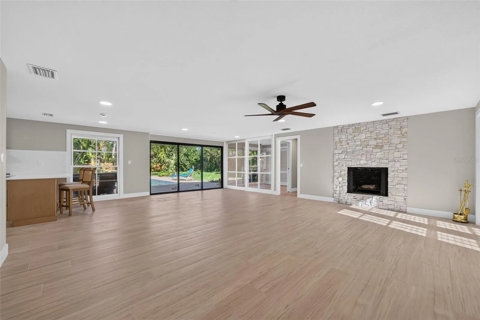 Open concept living & dining room