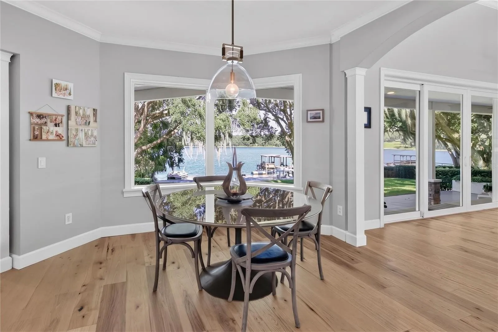 Breakfast Room Overlooking the Lake