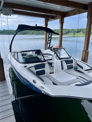 5,000 lb. Boat Lift