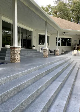 Covered Lanai with Tiered Terrace