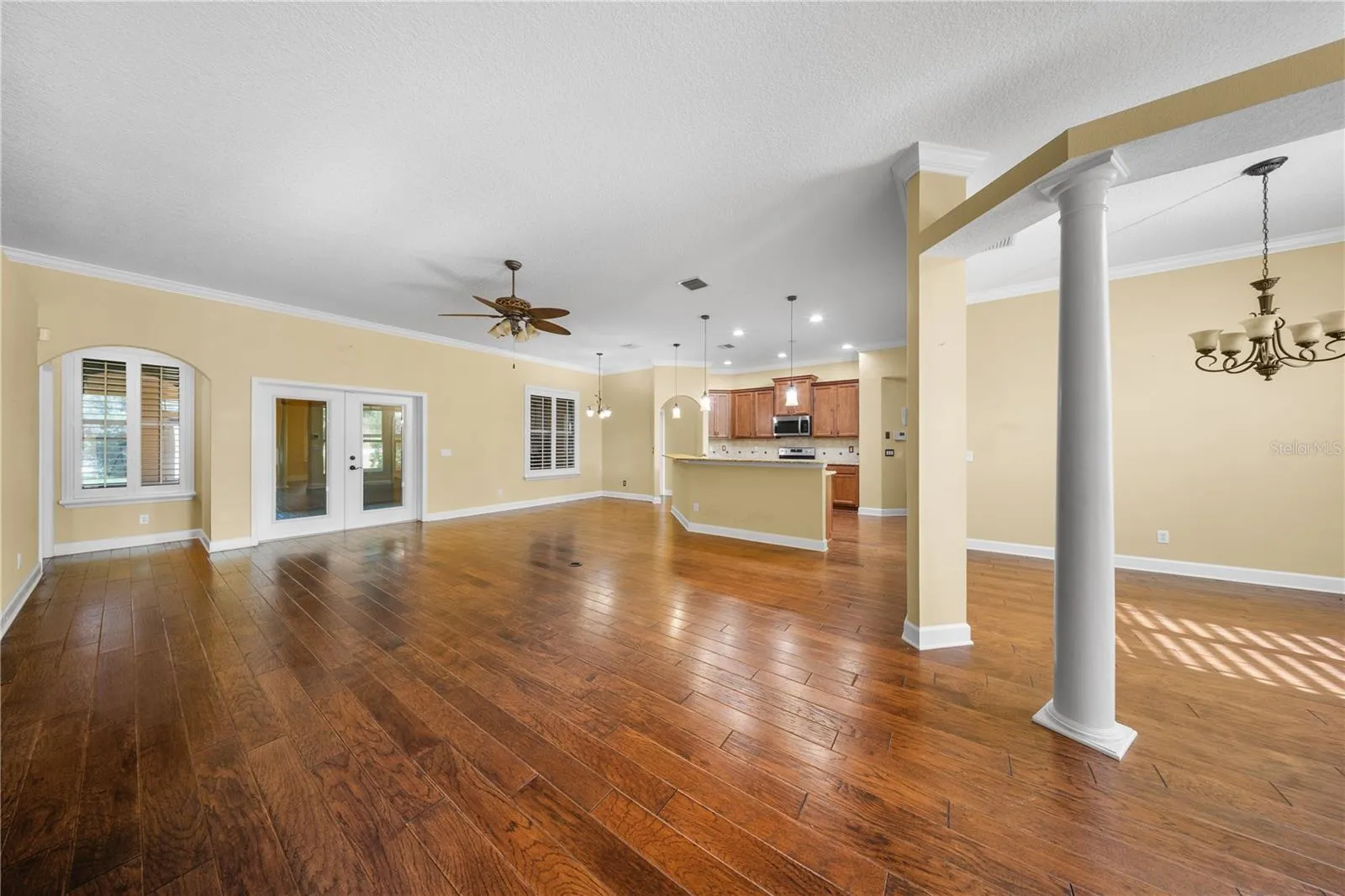 Main area/ Living Rm