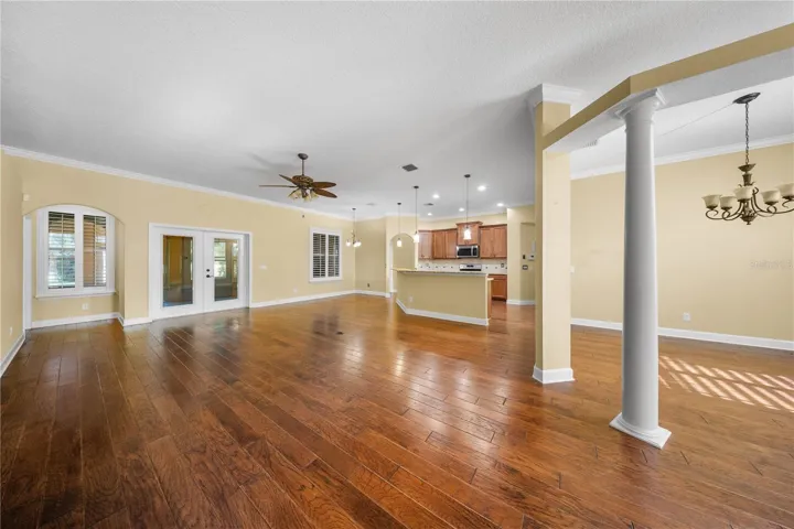 Main area/ Living Rm