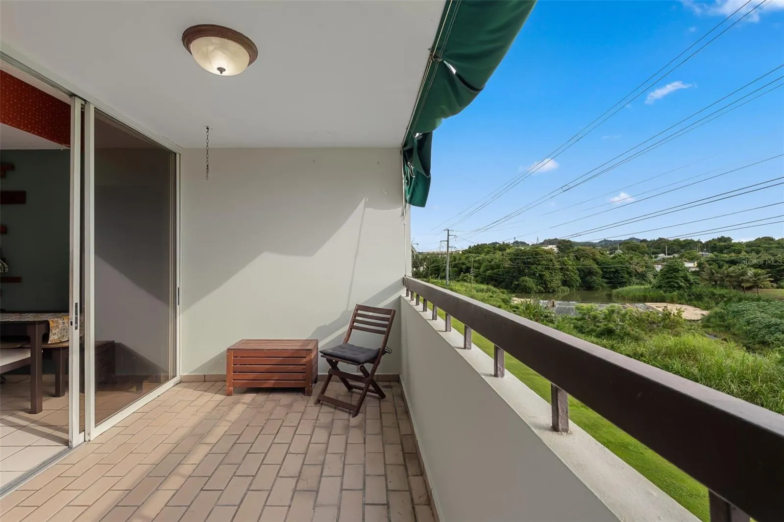 Balcony with view to the river and golf course
