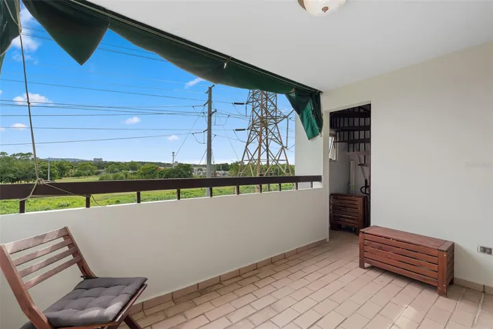 Balcony with view to the river and golf course