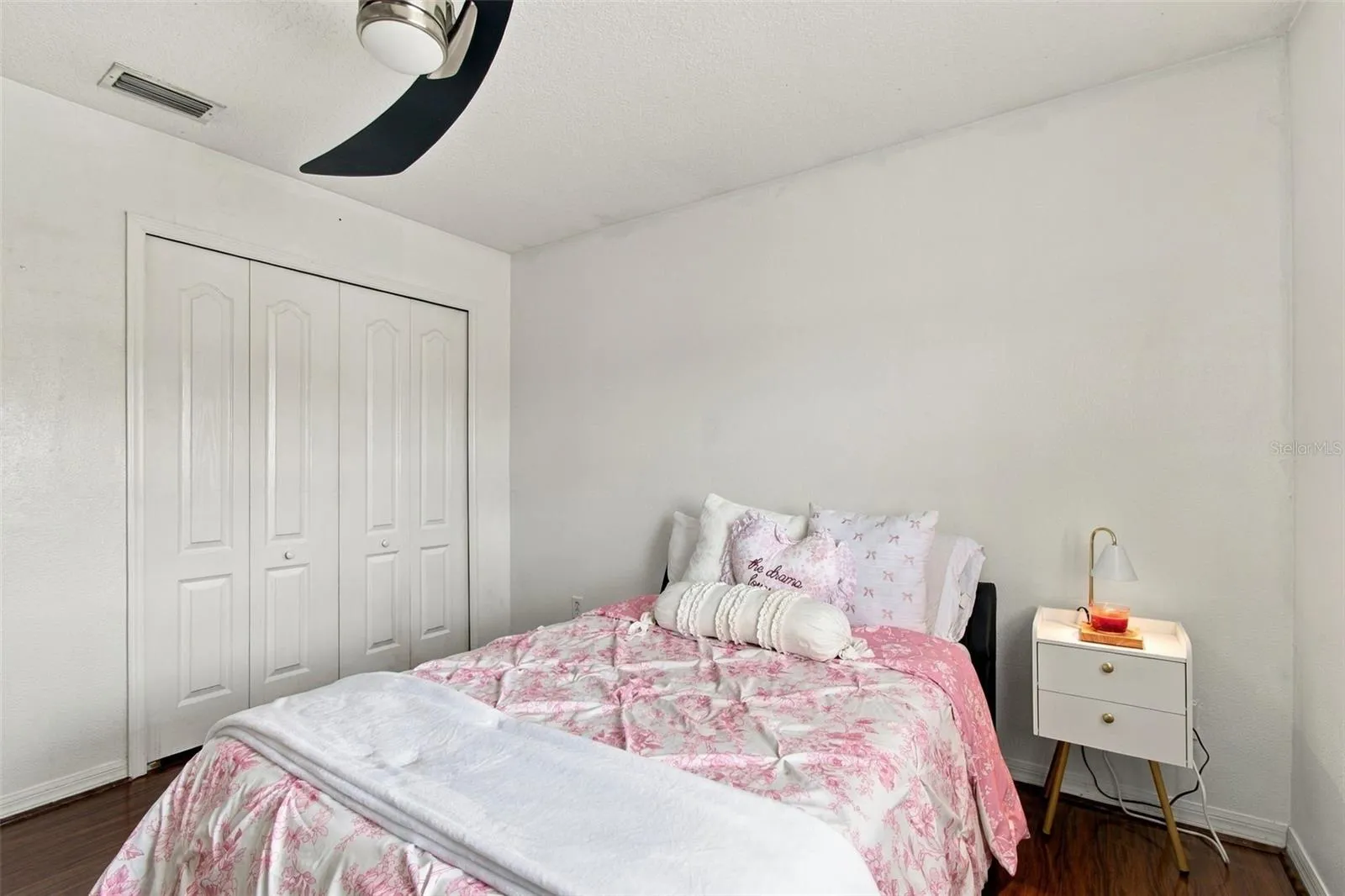 Secondary bedroom number 1.